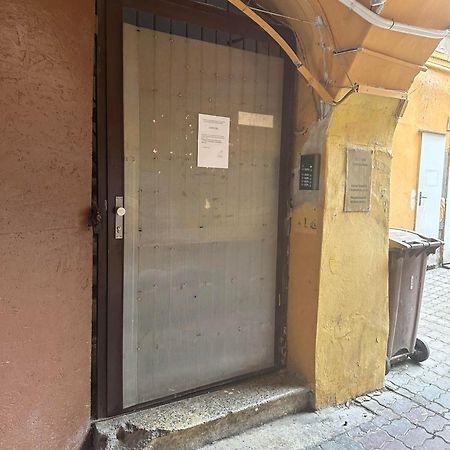 A Private Room In City Center In Bratislava Exteriör bild