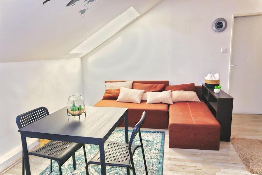 A Private Room In City Center In Bratislava Exteriör bild