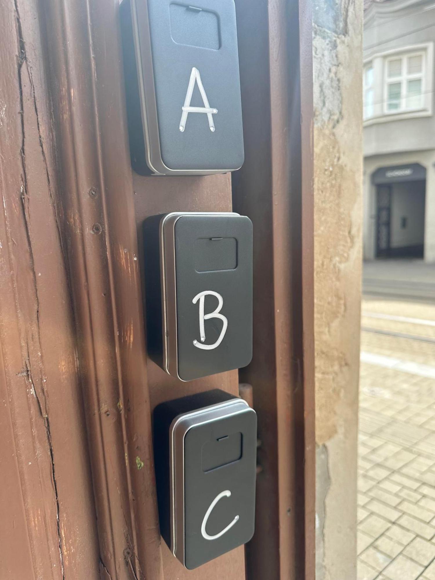 A Private Room In City Center In Bratislava Exteriör bild