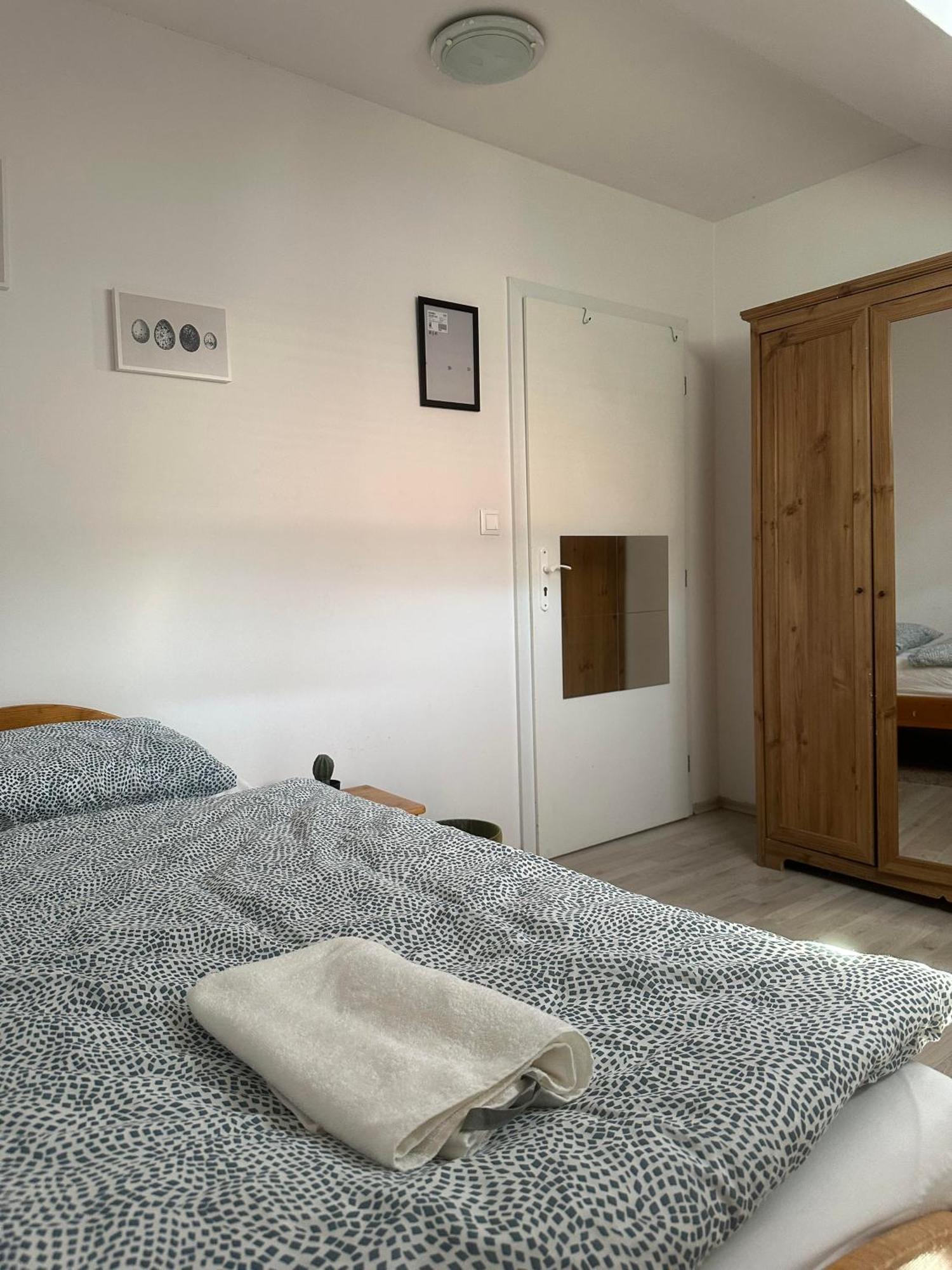 A Private Room In City Center In Bratislava Exteriör bild